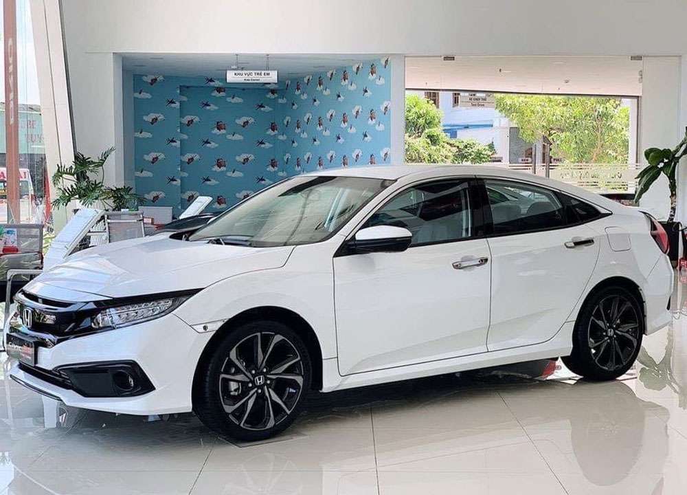 Honda Civic tại Ô tô Honda Hóc Môn